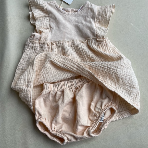 Zara Baby Dress with Bloomers 1-3 months & 3-6month - Picture 9 of 12